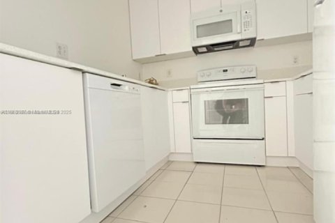 Снять в аренду таунхаус в Катлер-Бей, Флорида 3 спальни, № 1961729 - фото 7