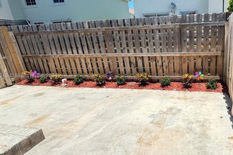 Снять в аренду таунхаус в Катлер-Бей, Флорида 3 спальни, № 1961729 - фото 18