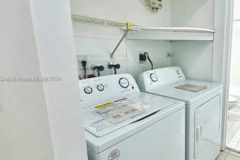 Снять в аренду таунхаус в Катлер-Бей, Флорида 3 спальни, № 1961729 - фото 14