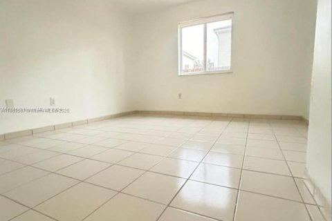 Снять в аренду таунхаус в Катлер-Бей, Флорида 3 спальни, № 1961729 - фото 8