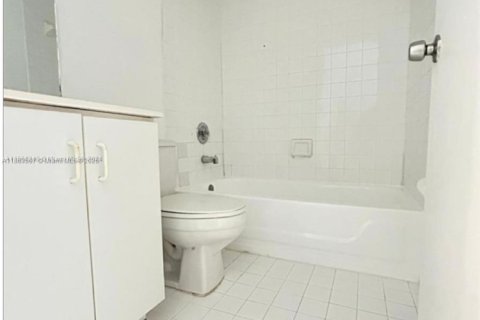 Снять в аренду таунхаус в Катлер-Бей, Флорида 3 спальни, № 1961729 - фото 10