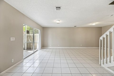 Villa ou maison à vendre à Deerfield Beach, Floride: 3 chambres, 128.76 m2 № 2439387 - photo 12