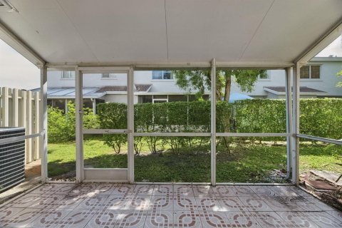 Villa ou maison à vendre à Deerfield Beach, Floride: 3 chambres, 128.76 m2 № 2439387 - photo 30