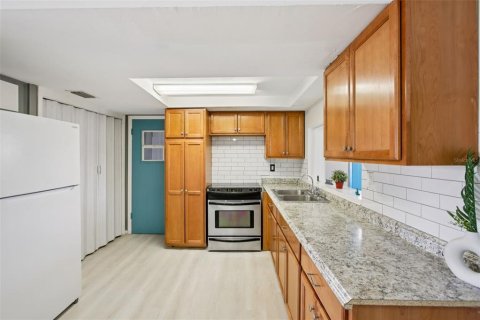 Купить виллу или дом в Холидэй, Флорида 5 комнат, 101.26м2, № 1910574 - фото 4