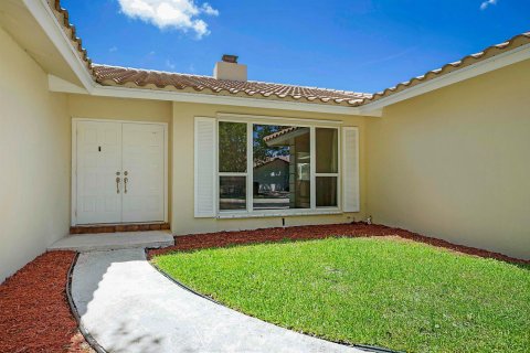 House in Boca Raton, Florida 4 bedrooms, 220.36 sq.m. № 2175957 - photo 2