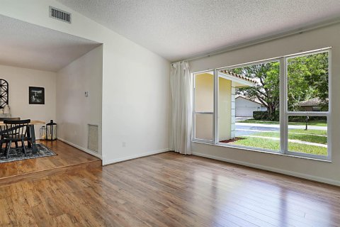 House in Boca Raton, Florida 4 bedrooms, 220.36 sq.m. № 2175957 - photo 6