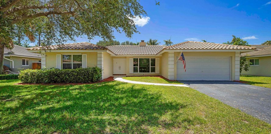 House in Boca Raton, Florida 4 bedrooms, 220.36 sq.m. № 2175957