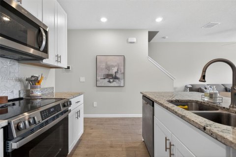 Купить таунхаус в Стьюарт, Флорида 3 спальни, 137.03м2, № 1985835 - фото 8