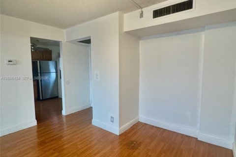 Copropriété à louer à Aventura, Floride: 1 chambre, 92.34 m2 № 2386881 - photo 17