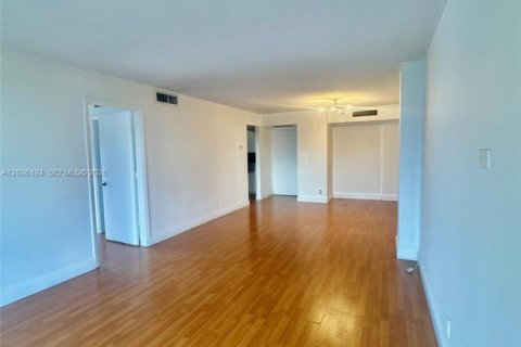 Copropriété à louer à Aventura, Floride: 1 chambre, 92.34 m2 № 2386881 - photo 18