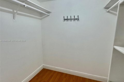 Copropriété à louer à Aventura, Floride: 1 chambre, 92.34 m2 № 2386881 - photo 13