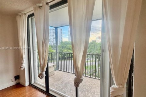 Copropriété à louer à Aventura, Floride: 1 chambre, 92.34 m2 № 2386881 - photo 3