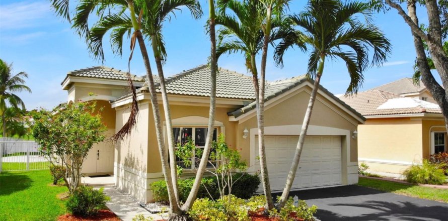 House in Weston, Florida 3 bedrooms, 147.81 sq.m. № 1223686