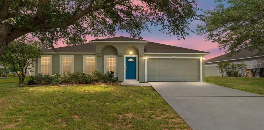 House in Ocala, Florida 4 bedrooms, 193.98 sq.m. № 1782239