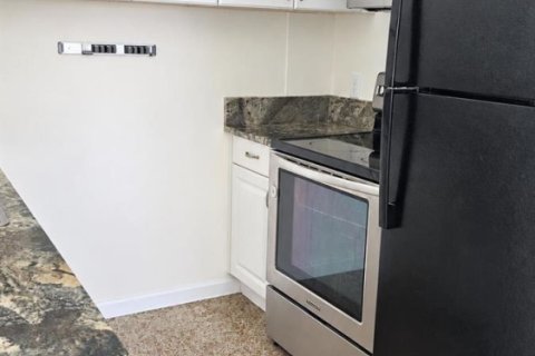 House in Riviera Beach, Florida 2 bedrooms, 83.61 sq.m. № 2382829 - photo 5