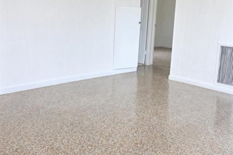 House in Riviera Beach, Florida 2 bedrooms, 83.61 sq.m. № 2382829 - photo 3