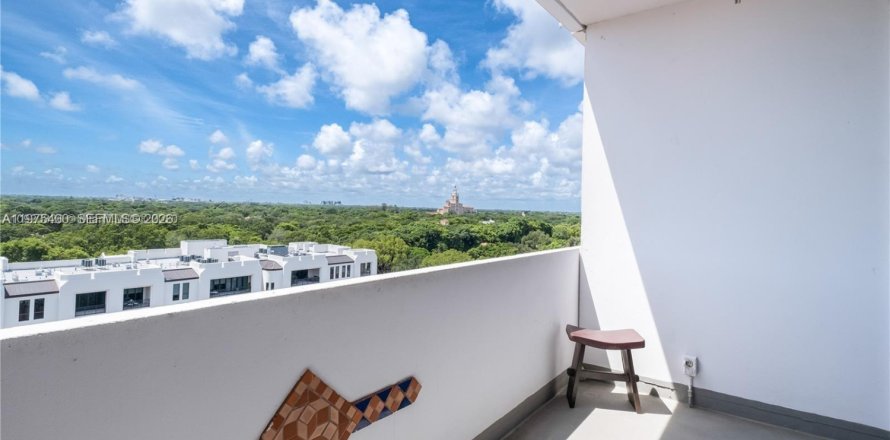 Studio à Condo à Coral Gables, Floride  № 2041849