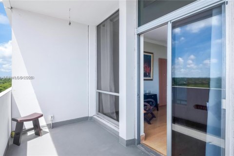 Copropriété à vendre à Coral Gables, Floride: 41.81 m2 № 2041849 - photo 2