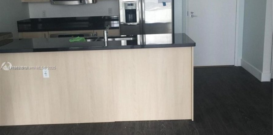 Condominio en Miami, Florida, 1 dormitorio  № 1925650