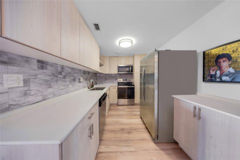 Condo in Sunny Isles Beach, Florida, 1 bedroom  № 1738867 - photo 11