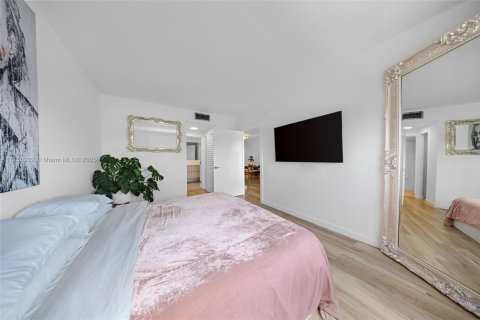 Condo in Sunny Isles Beach, Florida, 1 bedroom  № 1738867 - photo 16
