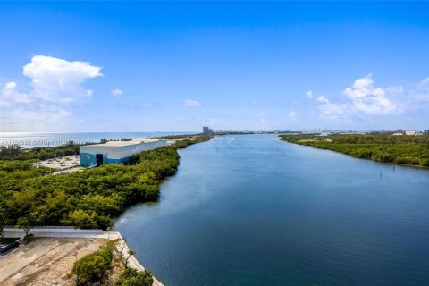 Condo in Sunny Isles Beach, Florida, 1 bedroom  № 1738867 - photo 25