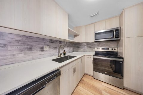 Condo in Sunny Isles Beach, Florida, 1 bedroom  № 1738867 - photo 12