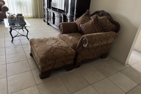 Condo in Coconut Creek, Florida, 2 bedrooms № 2090977 - photo 2