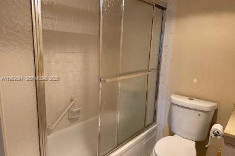 Condo in Coconut Creek, Florida, 2 bedrooms № 2090977 - photo 3