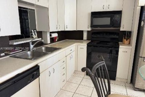 Condo in Coconut Creek, Florida, 2 bedrooms № 2090977 - photo 9