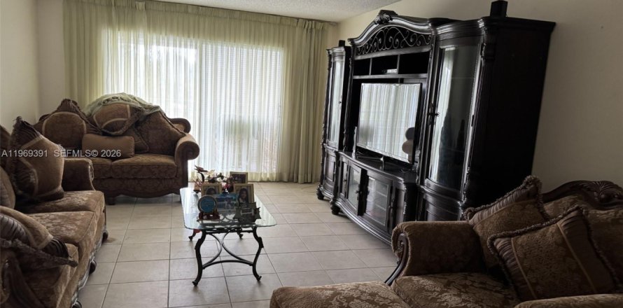 Condo in Coconut Creek, Florida, 2 bedrooms № 2090977