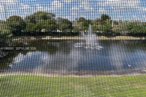 Condo in Coconut Creek, Florida, 2 bedrooms № 2090977 - photo 10