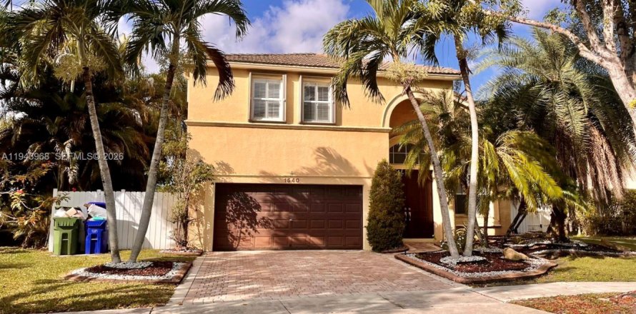 Дом в Пемброк-Пайнс, Флорида 4 спальни, 308.25м2 № 2000839