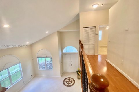 Снять в аренду виллу или дом в Пемброк-Пайнс, Флорида 4 спальни, 308.25м2, № 2000839 - фото 11