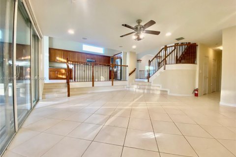 Снять в аренду виллу или дом в Пемброк-Пайнс, Флорида 4 спальни, 308.25м2, № 2000839 - фото 9