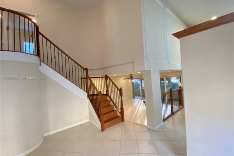 Снять в аренду виллу или дом в Пемброк-Пайнс, Флорида 4 спальни, 308.25м2, № 2000839 - фото 4