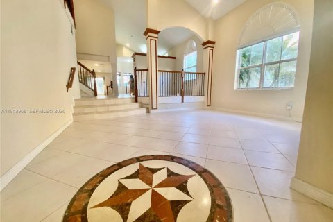 Снять в аренду виллу или дом в Пемброк-Пайнс, Флорида 4 спальни, 308.25м2, № 2000839 - фото 2