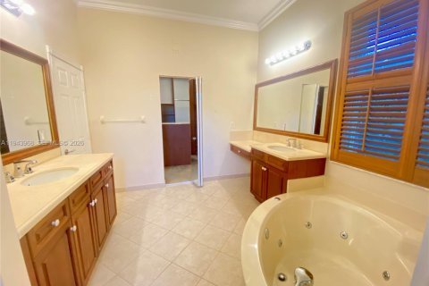 Снять в аренду виллу или дом в Пемброк-Пайнс, Флорида 4 спальни, 308.25м2, № 2000839 - фото 23