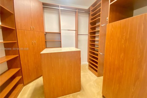 Снять в аренду виллу или дом в Пемброк-Пайнс, Флорида 4 спальни, 308.25м2, № 2000839 - фото 27