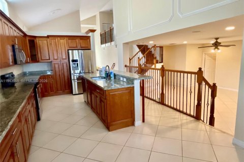 Снять в аренду виллу или дом в Пемброк-Пайнс, Флорида 4 спальни, 308.25м2, № 2000839 - фото 12