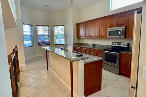 Снять в аренду виллу или дом в Пемброк-Пайнс, Флорида 4 спальни, 308.25м2, № 2000839 - фото 14