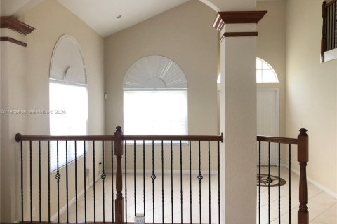 Снять в аренду виллу или дом в Пемброк-Пайнс, Флорида 4 спальни, 308.25м2, № 2000839 - фото 8