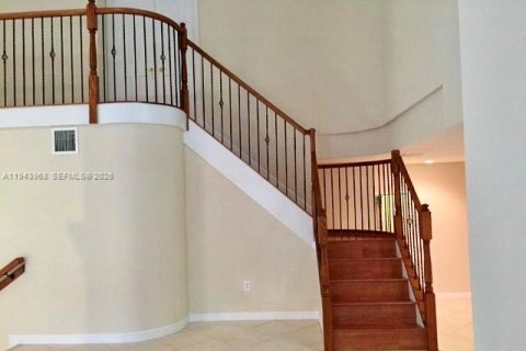 Снять в аренду виллу или дом в Пемброк-Пайнс, Флорида 4 спальни, 308.25м2, № 2000839 - фото 6