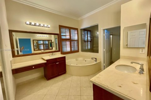 Снять в аренду виллу или дом в Пемброк-Пайнс, Флорида 4 спальни, 308.25м2, № 2000839 - фото 26