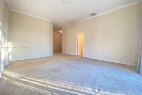 Снять в аренду виллу или дом в Пемброк-Пайнс, Флорида 4 спальни, 308.25м2, № 2000839 - фото 22