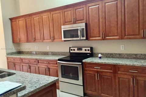 Снять в аренду виллу или дом в Пемброк-Пайнс, Флорида 4 спальни, 308.25м2, № 2000839 - фото 15