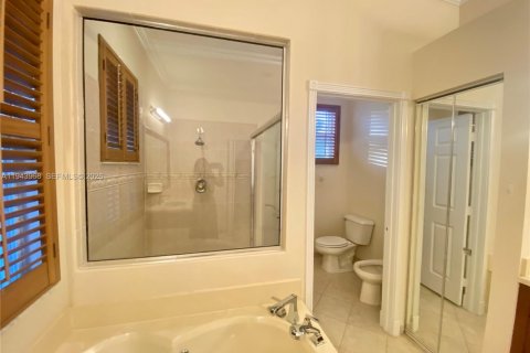 Снять в аренду виллу или дом в Пемброк-Пайнс, Флорида 4 спальни, 308.25м2, № 2000839 - фото 24