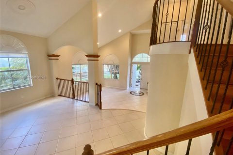 Снять в аренду виллу или дом в Пемброк-Пайнс, Флорида 4 спальни, 308.25м2, № 2000839 - фото 7