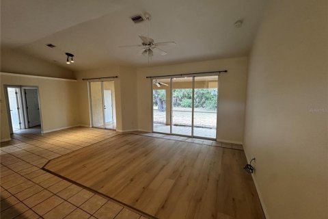House in North Port, Florida 3 bedrooms, 141.77 sq.m. № 2228465 - photo 5