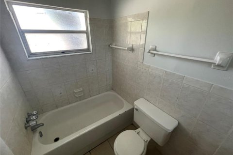 House in New Port Richey, Florida 2 bedrooms, 90.67 sq.m. № 1769324 - photo 11